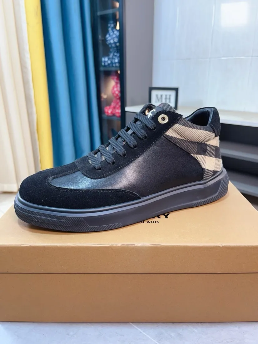 Ex-factory price 420🌹🌹"burberry" Burberry high-top original brand imported from Italy, selected cowhide with electric embroidered logo➕Genuine leather lining, breathable and comfortable (refuses to discolor and grind feet) Sole: non-slip rubber outsole, original quality, super comfortable Korean style shoes🏃 Men's shoe size: 38-44,